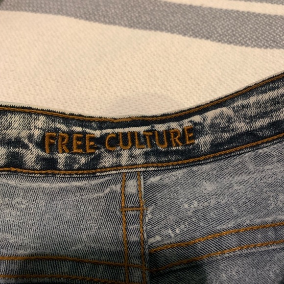 FREE CULTURE jeans. Skinny, high rise. - Picture 6 of 12